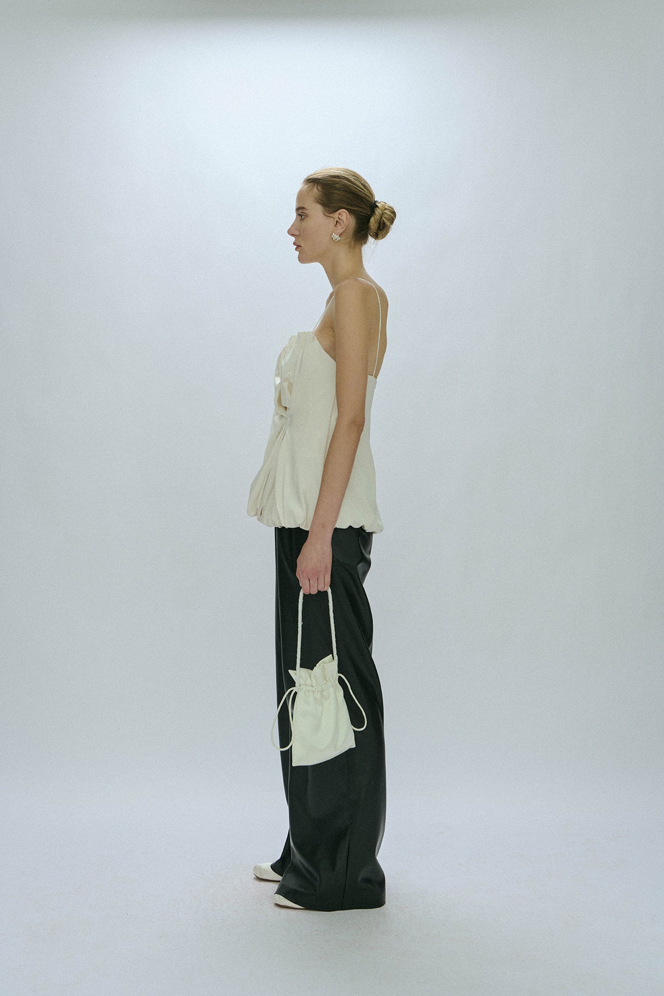 Luna pearl pouch