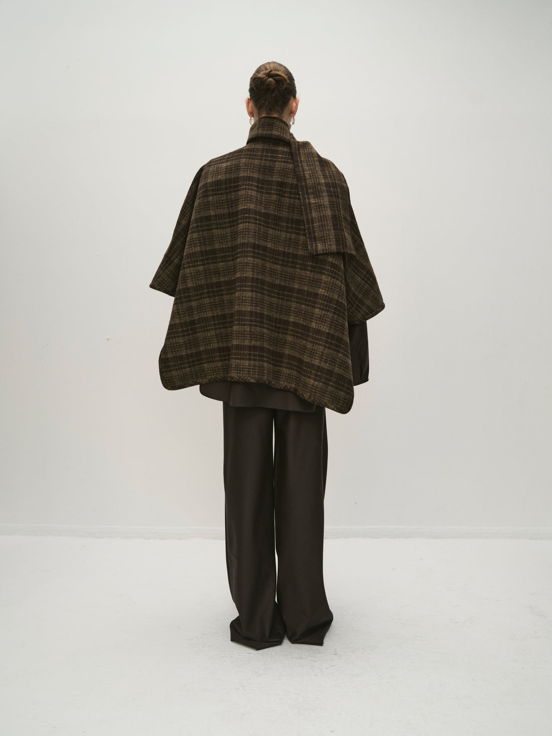 Araki checked cape