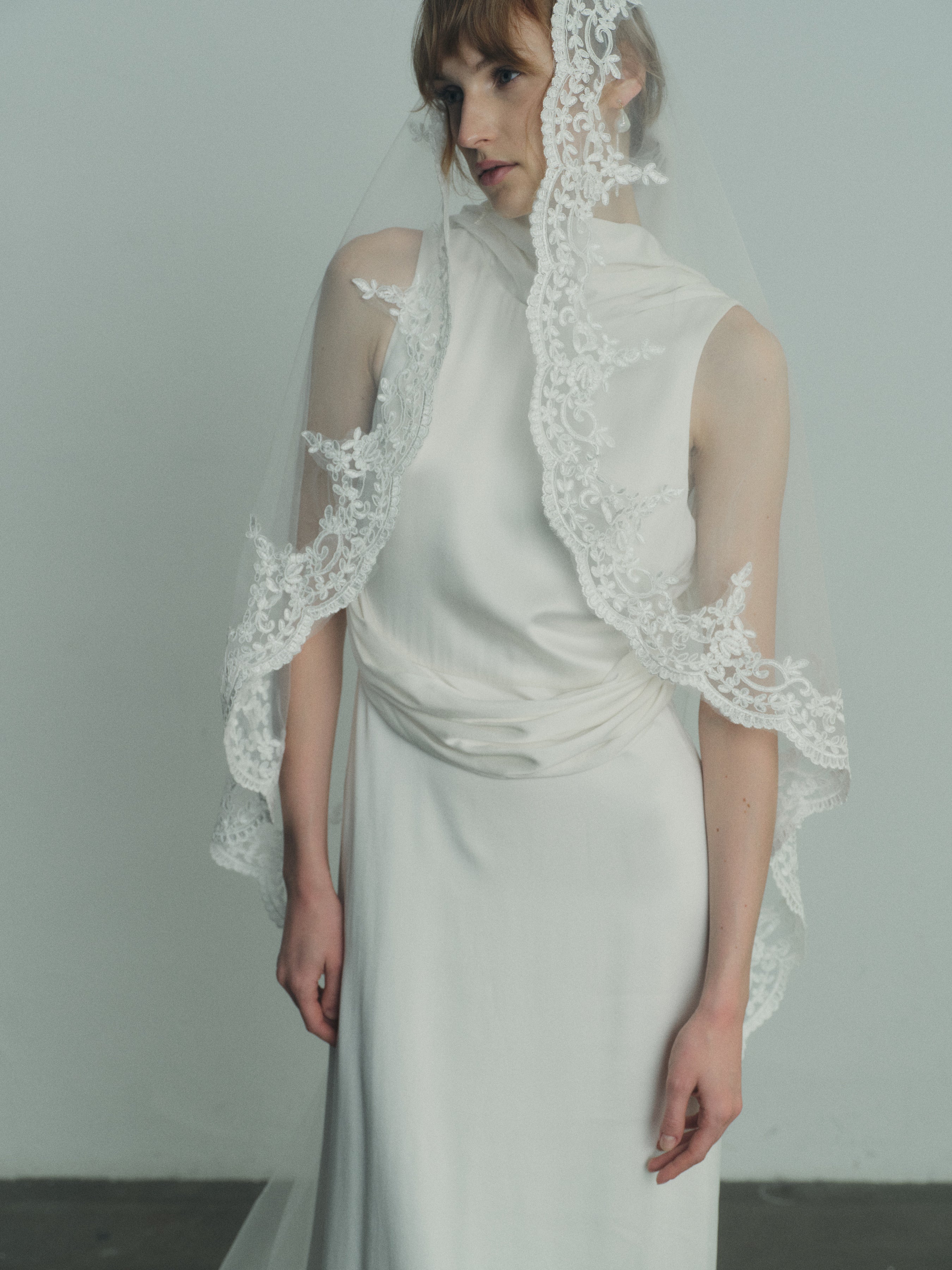 Daisy lace veil