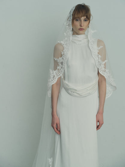 Daisy lace veil