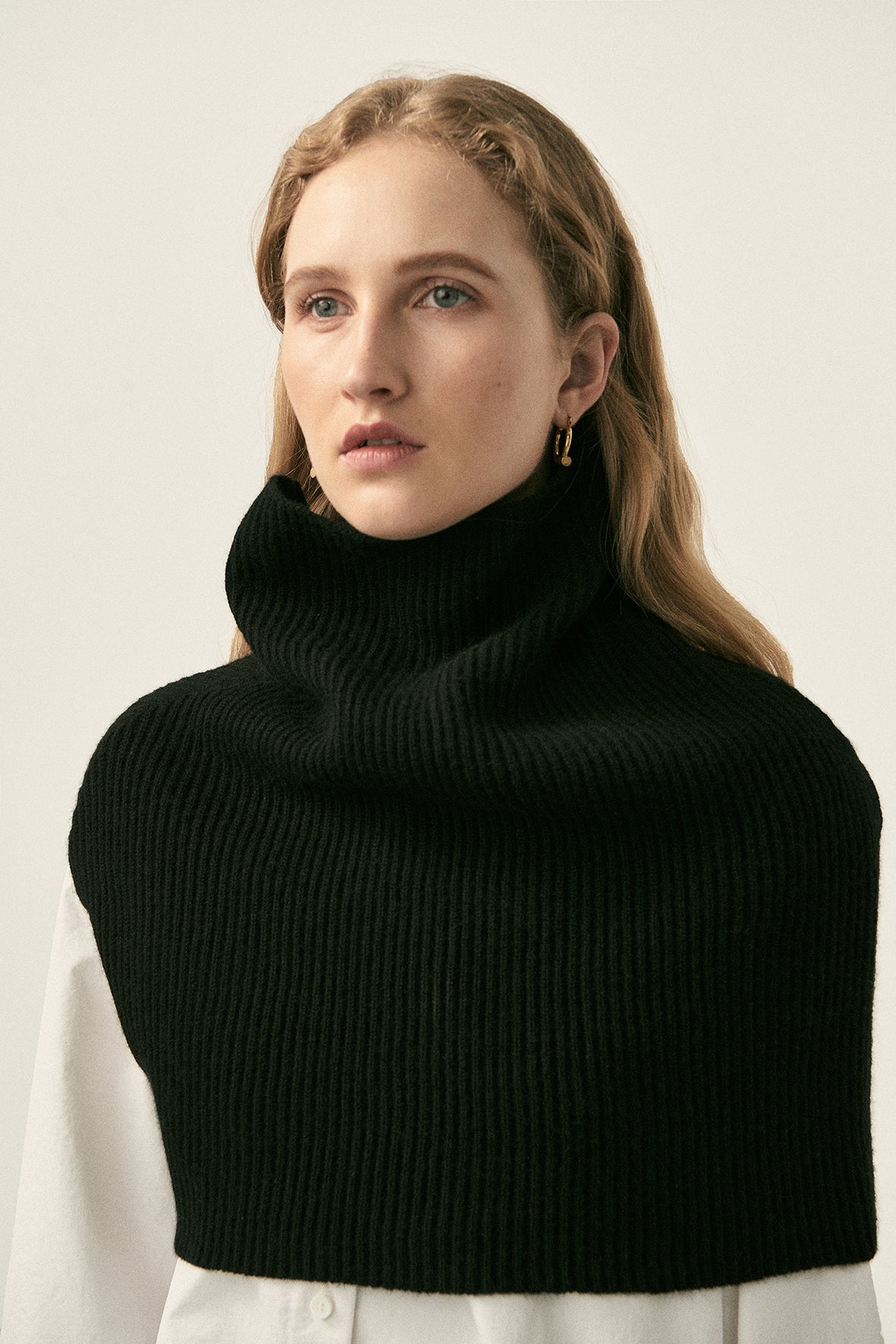 Lyla neck pullover